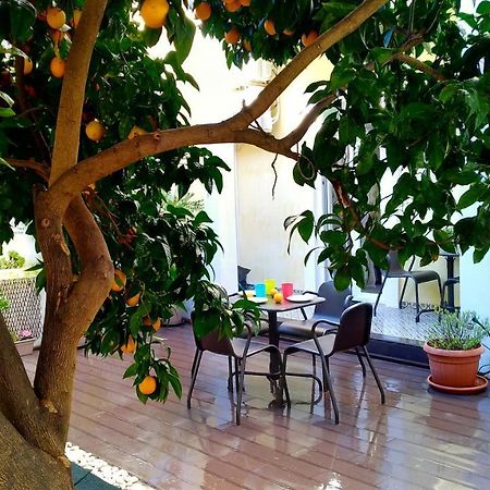 Sunny Orange Garden Apartment In Central Lissabon Exterior foto