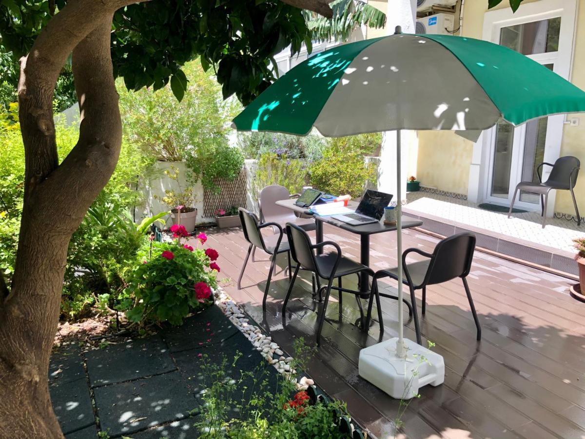 Sunny Orange Garden Apartment In Central Lissabon Exterior foto